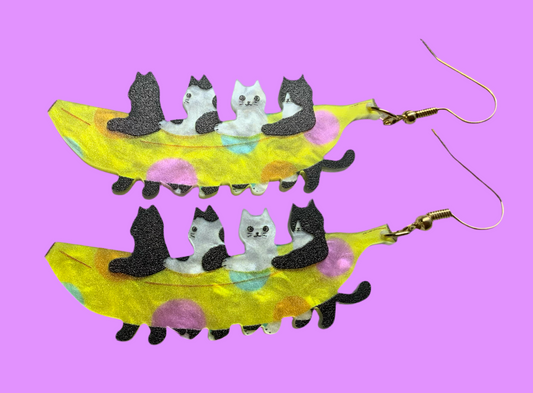 Kitty banana cruise earring